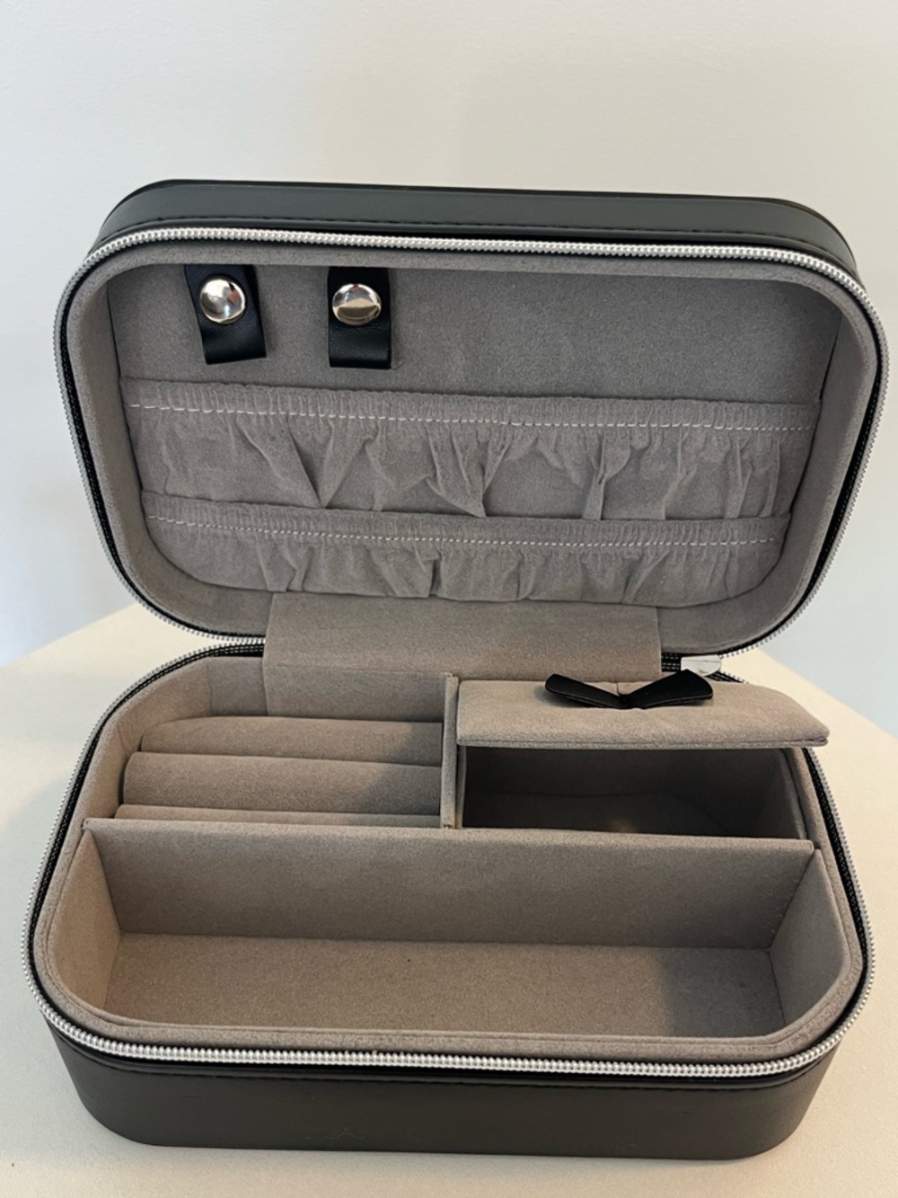 Authentic Dolce & Gabbana Black and Silver Jewelry Box Organizer / Travel Case - Picture 4 of 9